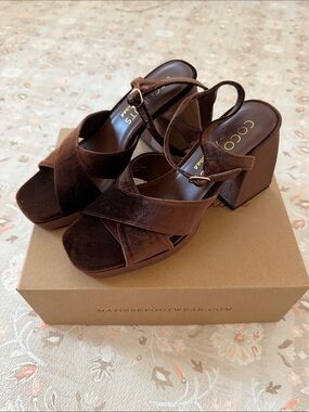 NWT COCONUTS BY MATISSE Brown Velvet Platform Block Heel Sandals SIZE 8